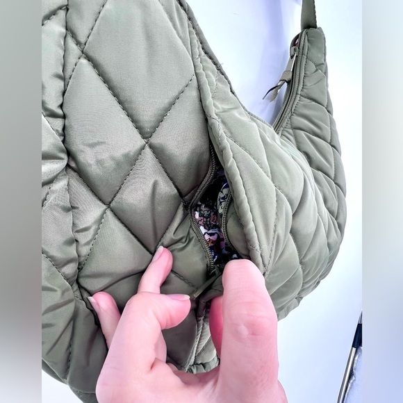 Vera Bradley Sage Green ultralight shoulder bag NWT w/ Minor Flaws Hobo Bag - Picture 4 of 10